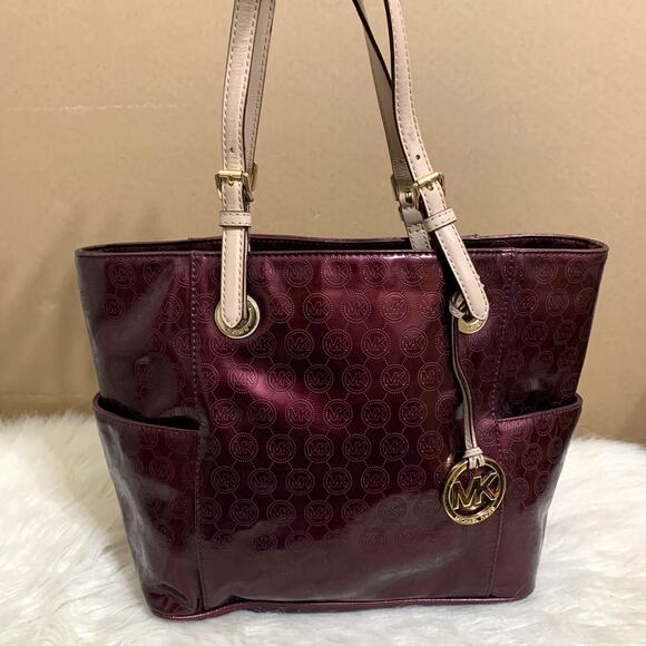 MICHAEL KORS Large Burgundy Wine MIRROR METALLIC Logo Patent Leather Pocket Tote - Picture 1 of 16